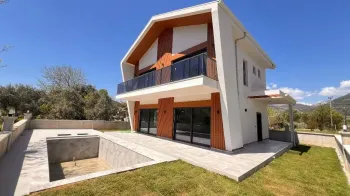 Modern-designed Uzumlu detached spacious villa
